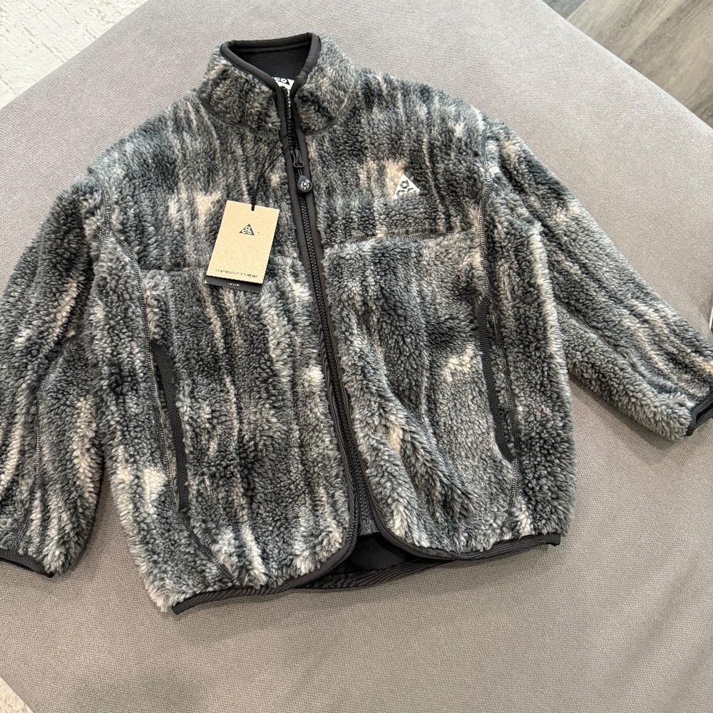 kids therma-fit jacket size S